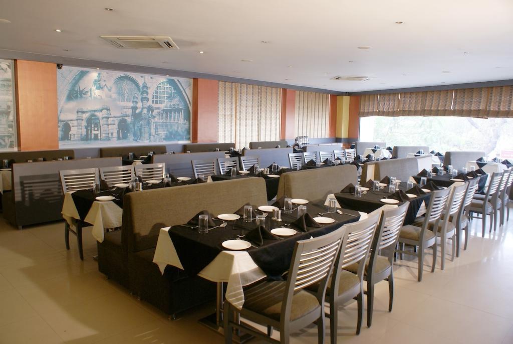 Hotel Ashray Inn Αχμπανταμπάντ Εξωτερικό φωτογραφία
